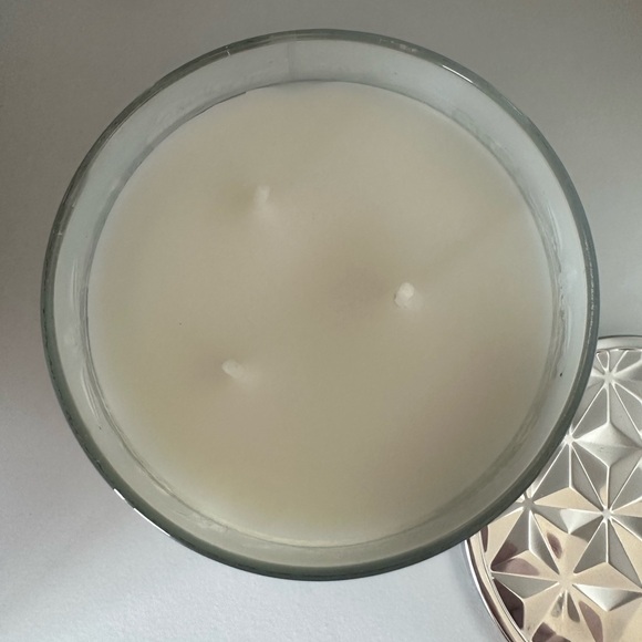 White Barn Cozy Flannel & Vanilla - NWT - 3 Wick - 14.5 oz - Picture 2 of 5